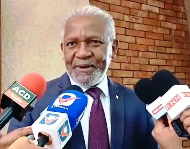 Melanio Paredes propone reformas económicas urgentes.