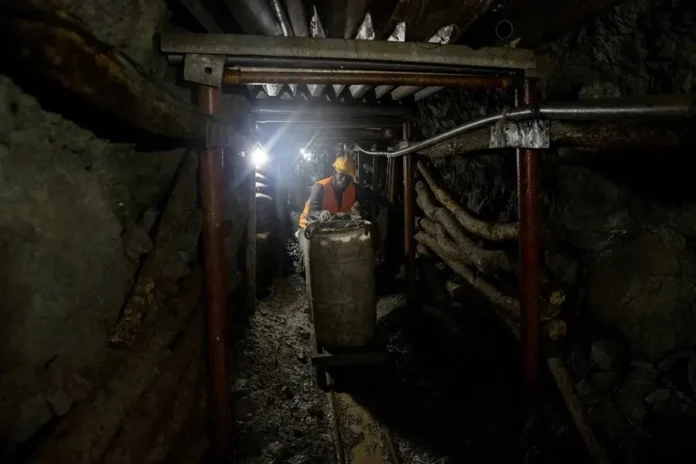 Haitiano fallece en pozo de larimar