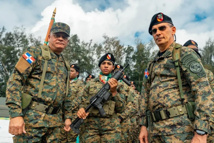 Entrega de equipamiento al Ejército Dominicano
