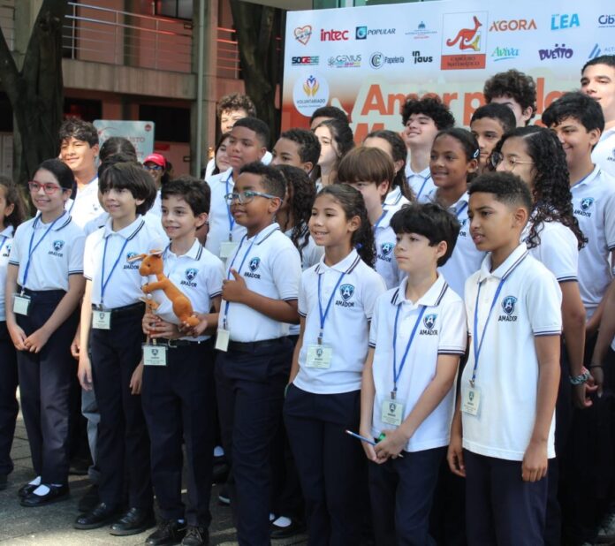 Estudiantes compiten en Canguro Matemático 2023