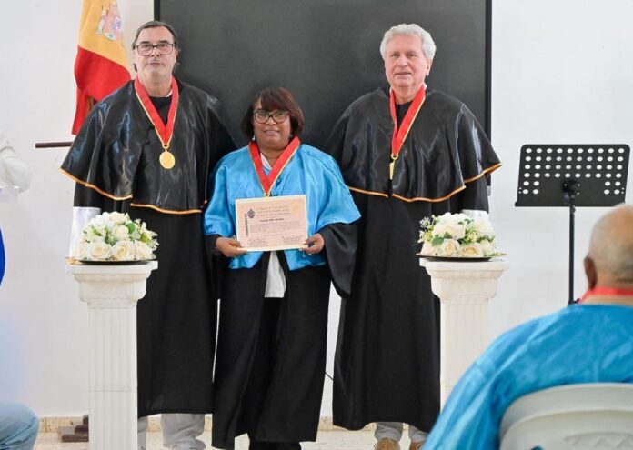 Oneida Féliz Medina recibe Doctorado Honoris Causa.