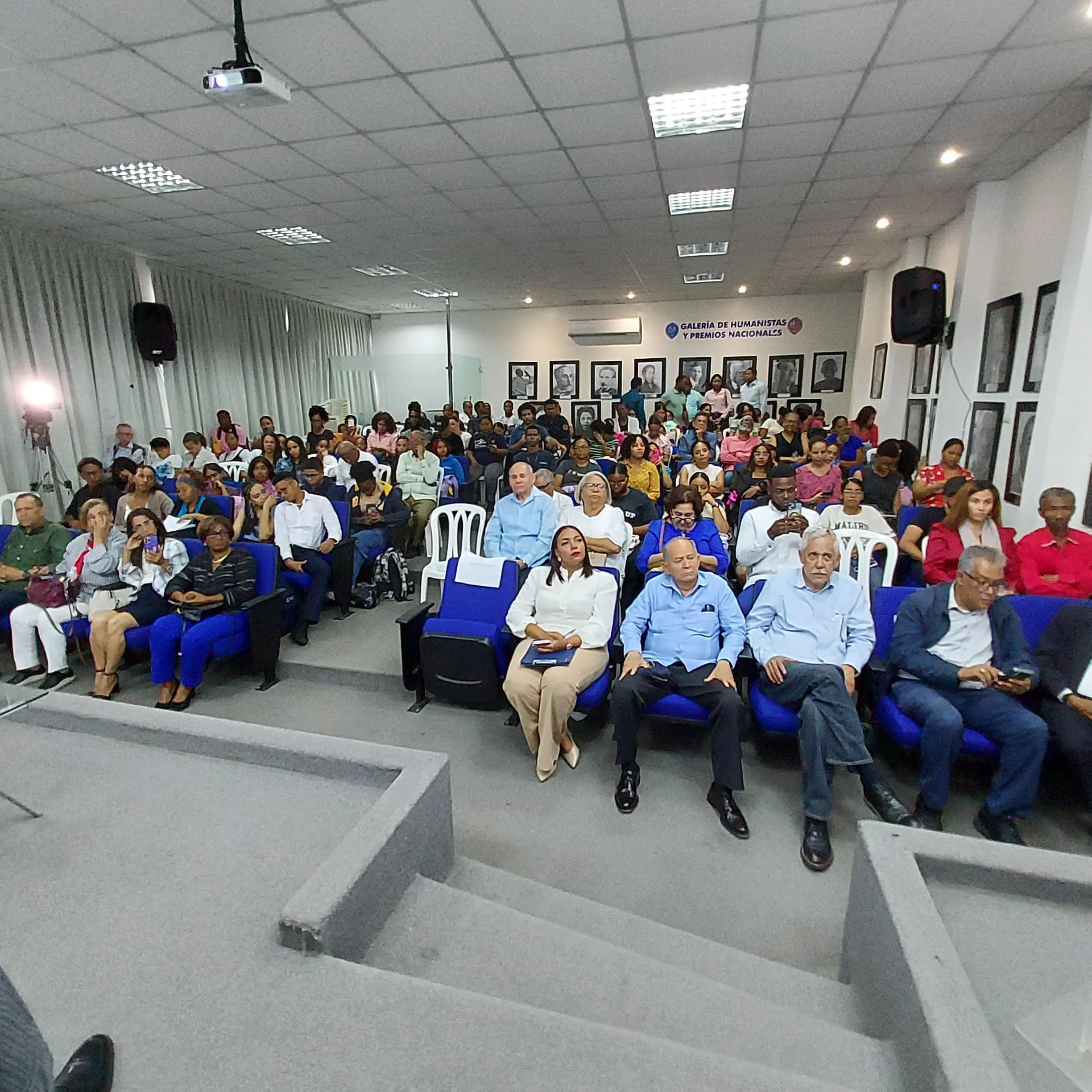 UASD analiza medios en Guerra de Abril