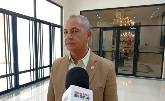 Diputado propone eliminar exoneraciones de vehículos.