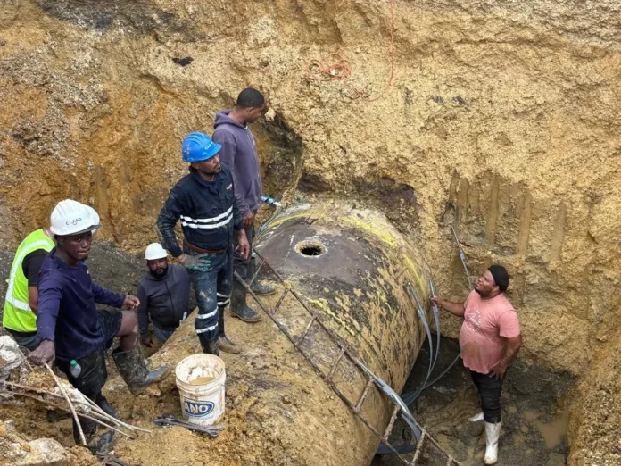 Camión perforador daña acueducto en SDE.