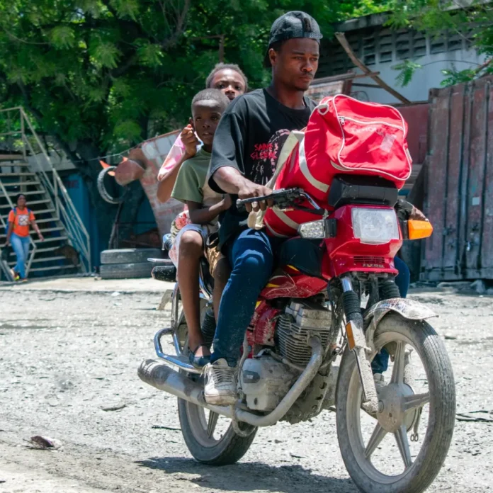 Violencia en Haití causa desplazamientos masivos.