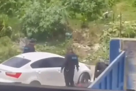 Policía investiga ejecución de haitiano armado.