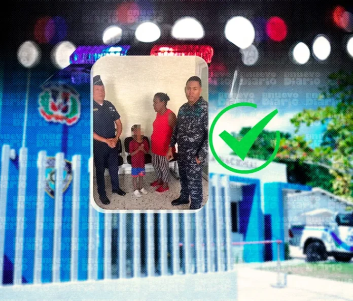 Policía entrega niño extraviado a su familia