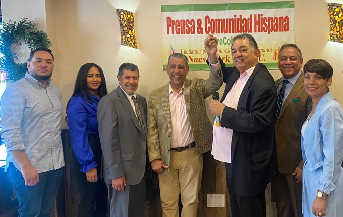 Adriano Espaillat recibe apoyo de PreCoHis