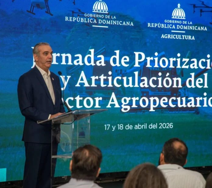 Luis Abinader en taller de agropecuaria.
