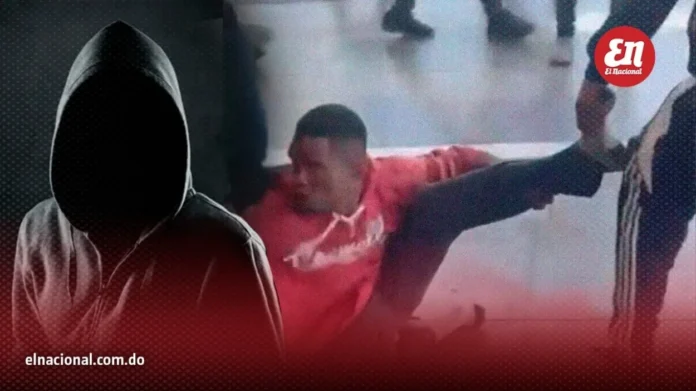 Turba detiene a ladrón en plaza pública.