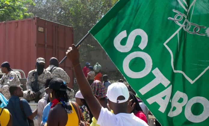 Protesta de trabajadores haitianos por salarios.