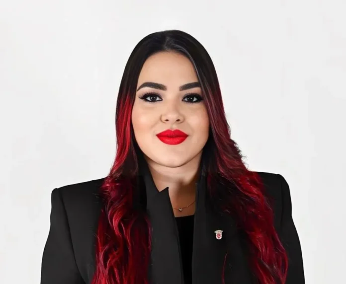 Amelia Núñez critica proyectos de transporte en Santiago.