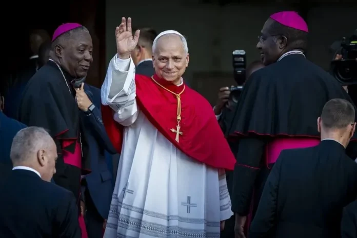Papa Francisco en Angola renuncia a privilegios