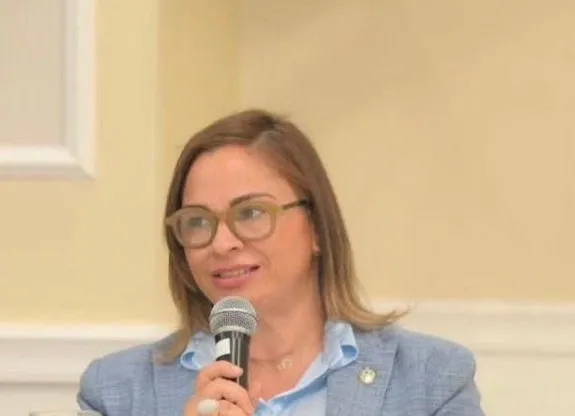 Diputada Shirley López en taller de diplomacia.