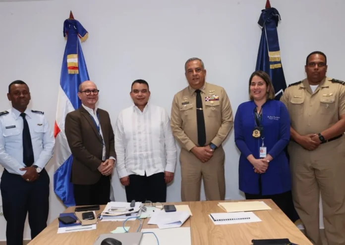 Reunión sobre salud y migración en hospitales.