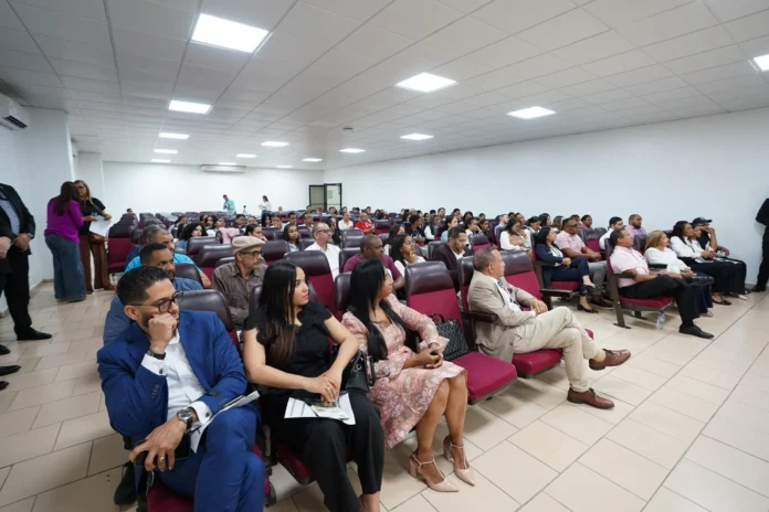 TSE capacita abogados sobre rectificación de actas