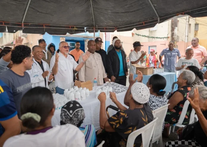 Tony Peña Guaba ayuda a familias en Guadalajara