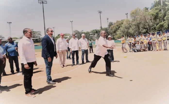 Inauguración del torneo de softbol UASD.