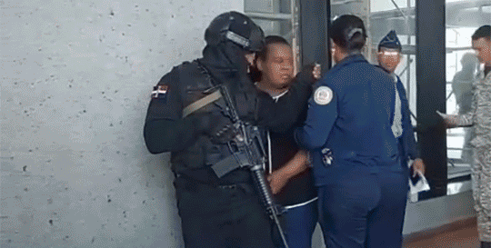 Mujer en juicio por decapitación de hija