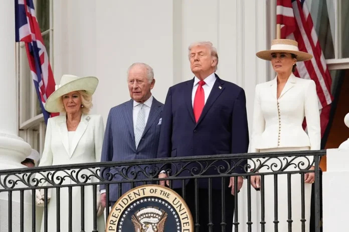 Trump despide a reyes en la Casa Blanca.