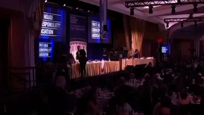 Evacuación de Donald Trump tras disparos.