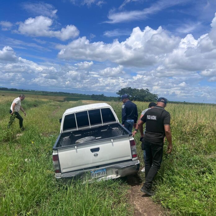 Policía recupera vehículo robado en Pimentel