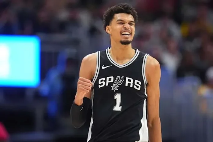 Victor Wembanyama recibe premio Defensa del Año