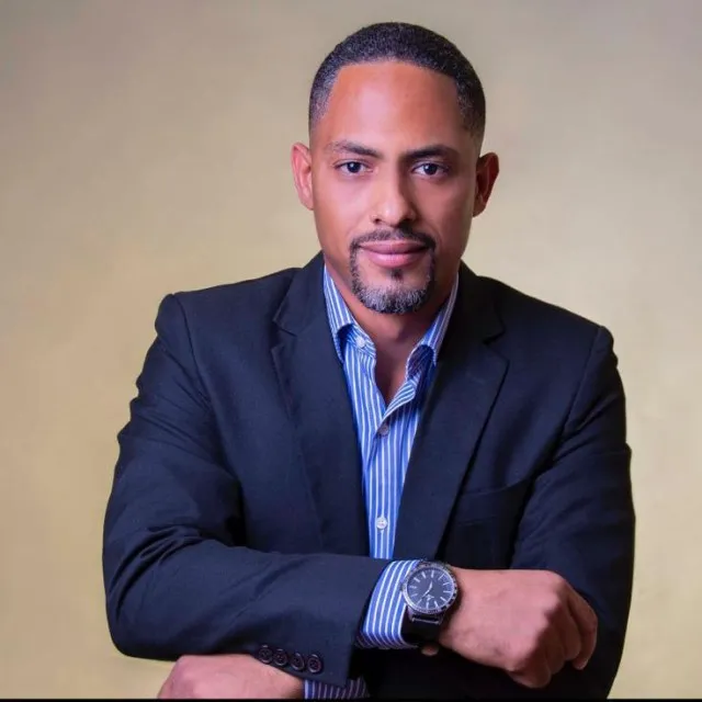 Caos y violencia en Santiago tras persecución.