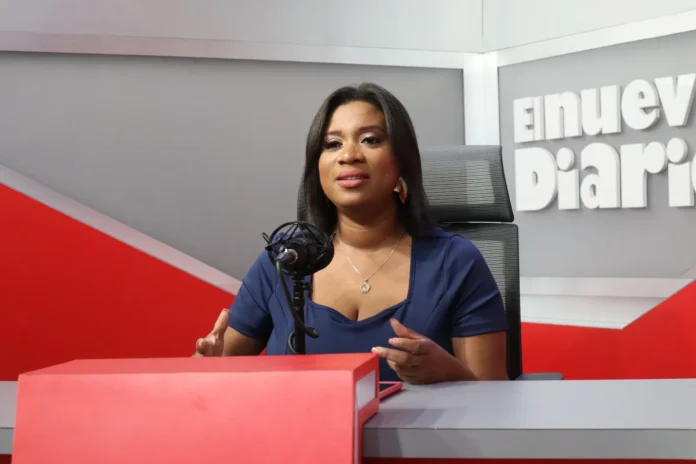 Emma Polanco defiende aumento salarial controvertido.