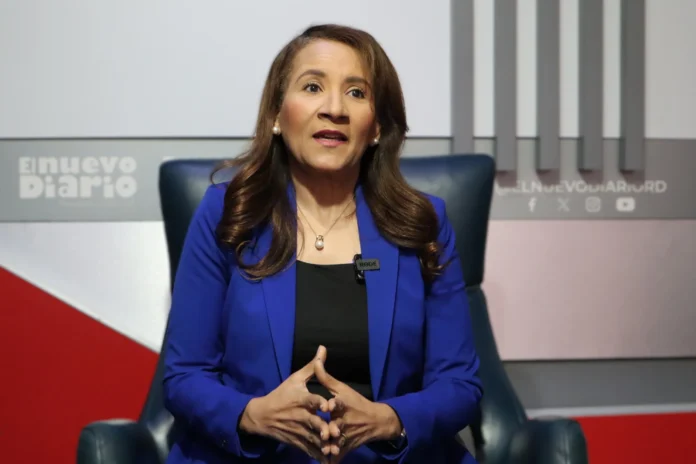 Zoraima Cuello denuncia falta de mejoras comunitarias.