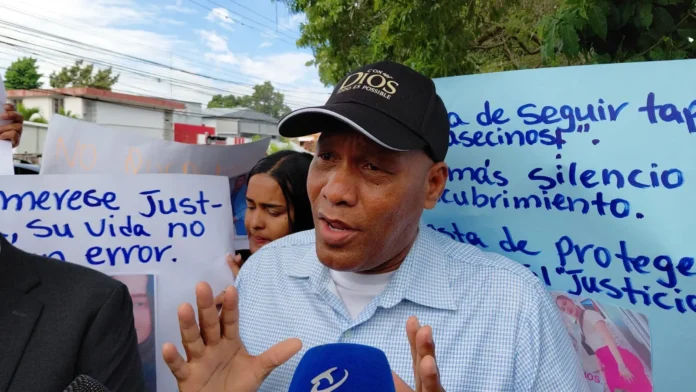 Familiares exigen justicia por joven fallecida.