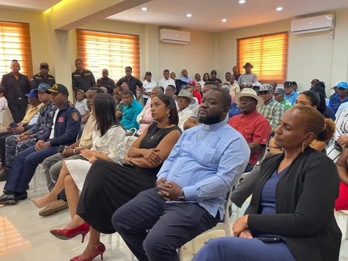 Juan De León Custodio presenta logros comunitarios.