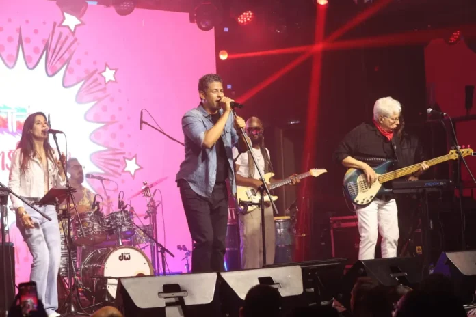 Pavel Núñez y Transfusión en concierto.