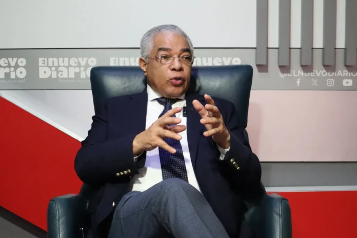 Economista propone plan de austeridad económica.