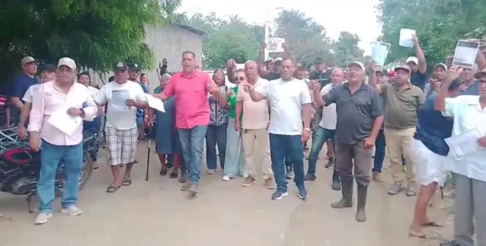 Residentes de Jinamagao enfrentan desalojo arbitrario.