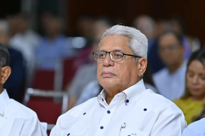 Héctor Domínguez presenta 