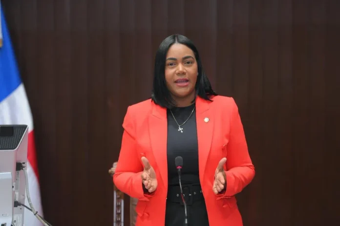 Diputada Leyvi Bautista demanda a Grupo Alofoke