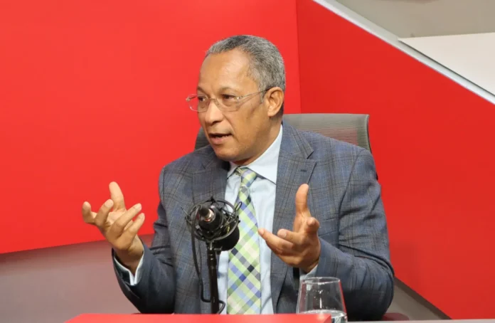 Dionis Sánchez critica manejo económico del Gobierno