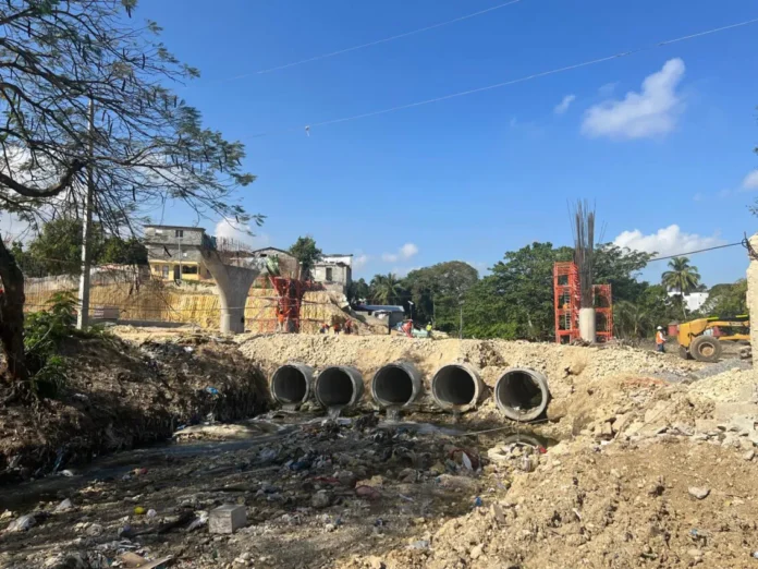 Ampliación de la avenida Colombia en progreso.