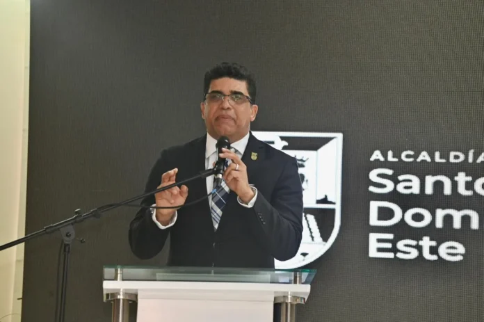 Avances en drenaje y educación en Santo Domingo