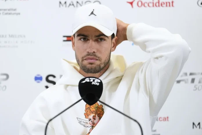 Carlos Alcaraz se retira por lesión.