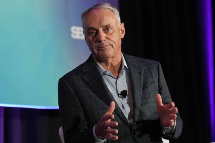 MLB reafirma compromiso con México y béisbol.