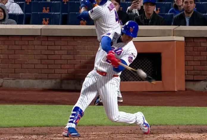 Soto celebra su jonrón con los Mets.