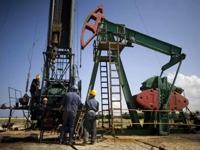 Aumento del precio del petróleo en mercados.