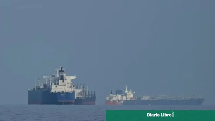 Irán cierra estrecho de Ormuz, tensión creciente.