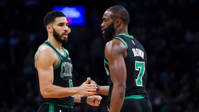 Celtics celebran victoria sobre 76ers en playoffs.