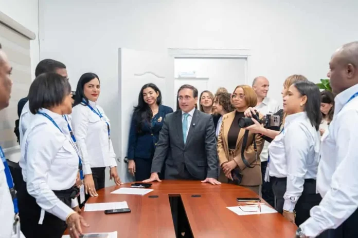 Canciller de España visita Relevic en Dominicana.