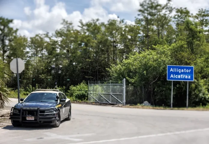 Centro migratorio Alligator Alcatraz en Florida.