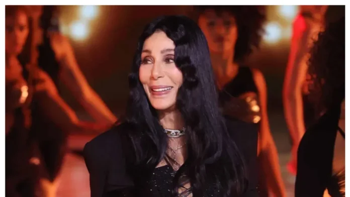 Cher revela nieta secreta en noticia familiar.