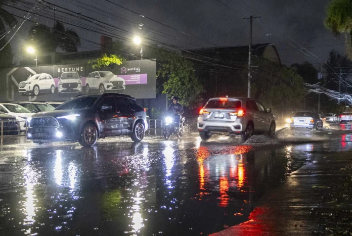 Lluvias y alertas por vaguada en provincias.